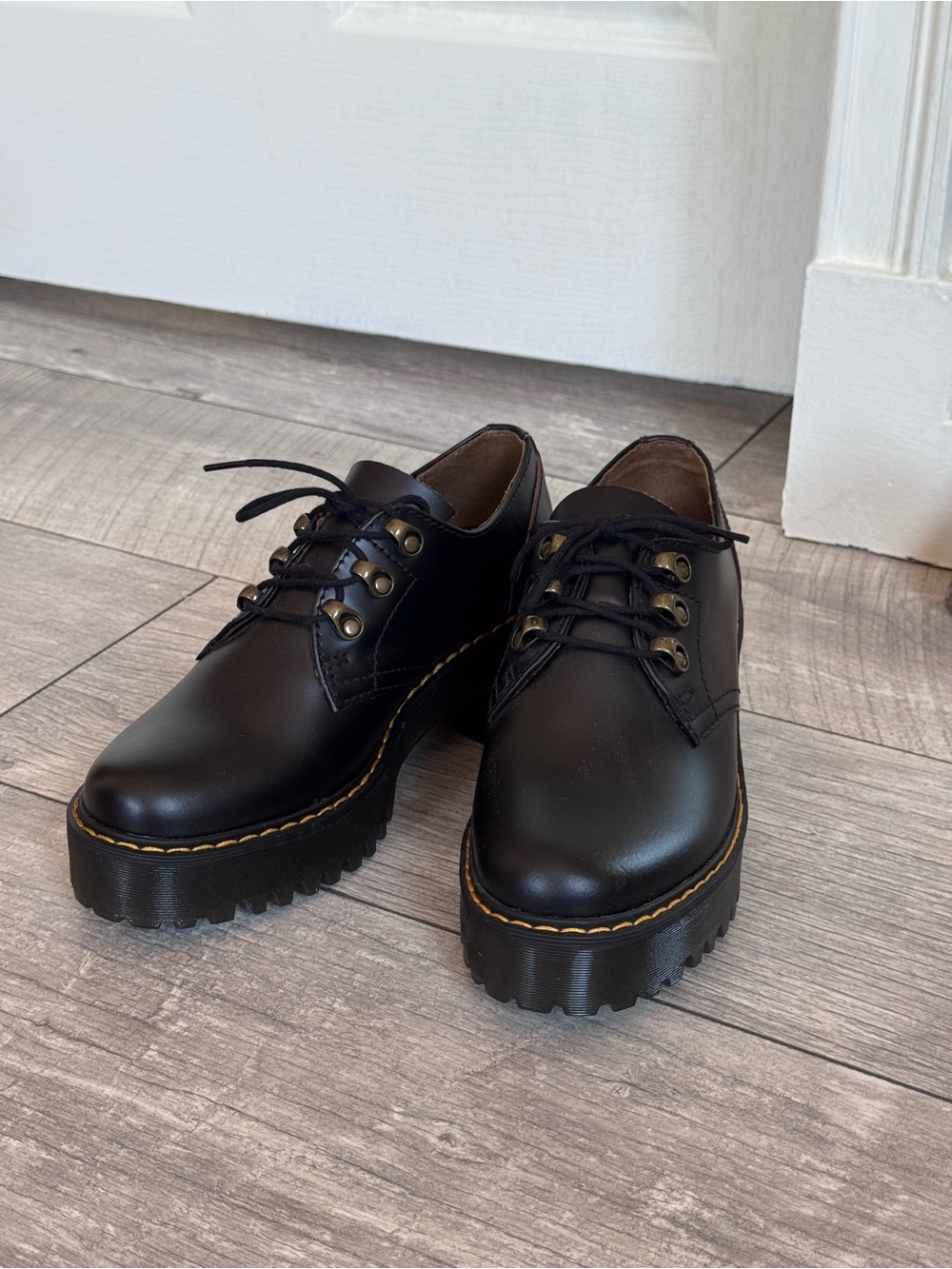 Dr. Marten Leona Lo Lug Sole Platform Derby